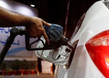 Pakistan cuts petrol and diesel prices