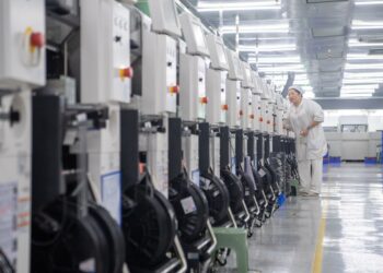China’s industrial enterprises continue steady recovery in October