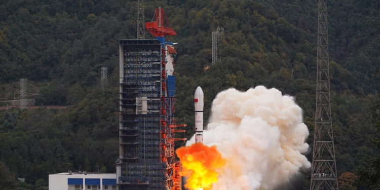 China launches tech-experiment satellite