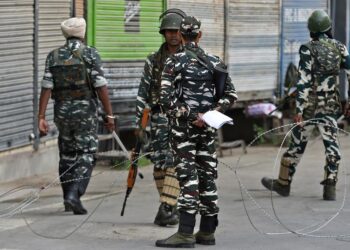 Indian troops martyr five Kashmiri youth in Kulgam