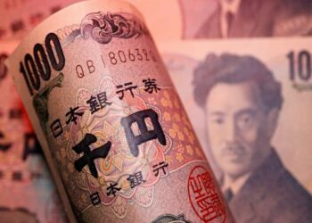 Yen pauses slide after official escalates intervention warning