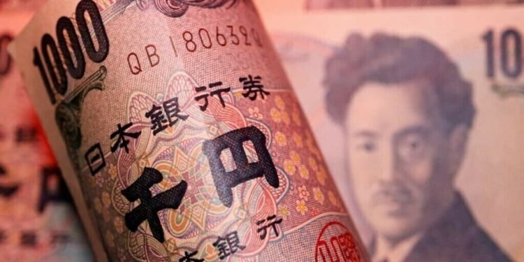 Yen pauses slide after official escalates intervention warning