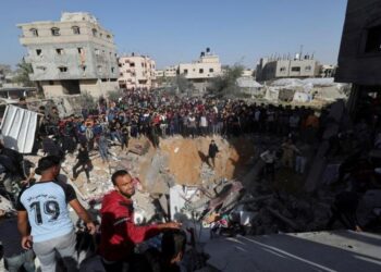 Gaza truce appears to hold shakily as Israel, Hamas start ceasefire