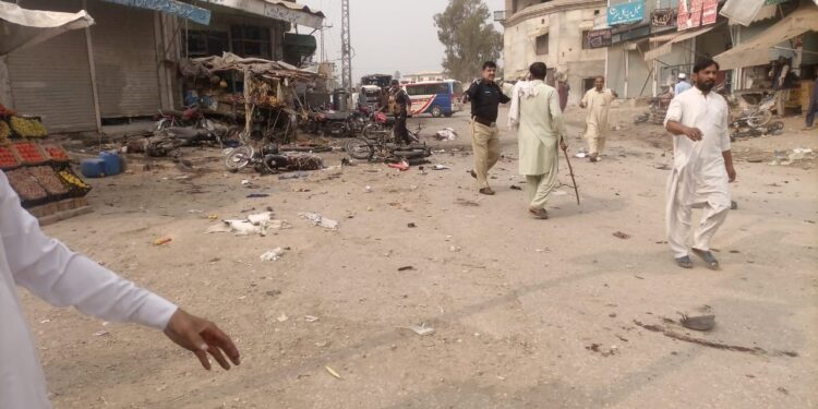 Pakistan blast targeting police kills five in northwestern province