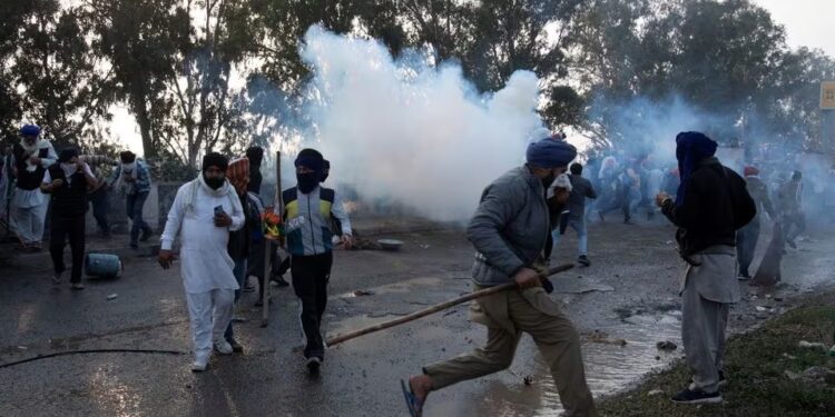 India security forces fire tear gas at protesting farmers on drive to Delhi