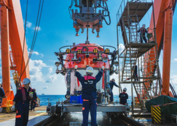Over 900 pieces of relics retrieved from shipwrecks in South China Sea