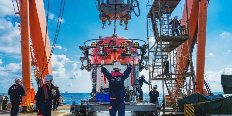 Over 900 pieces of relics retrieved from shipwrecks in South China Sea