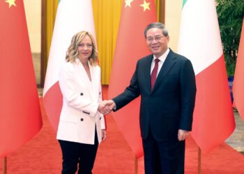 Chinese premier holds talks with Italian prime minister