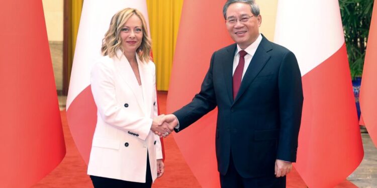 Chinese premier holds talks with Italian prime minister