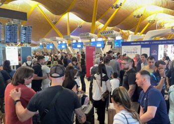 Global cyber outage grounds flights and disrupts businesses