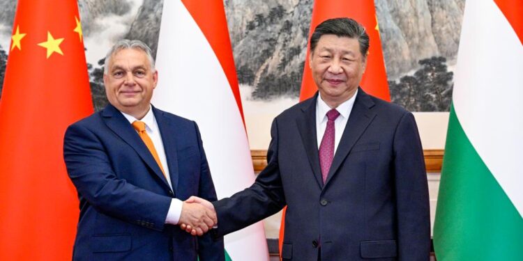 Xi meets Hungarian prime minister, exchanging views on ties, Ukraine crisis