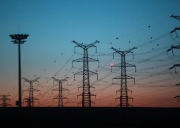 China, struggling to make use of a boom in energy storage, calls for even more