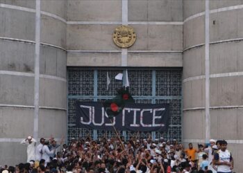 Muslim scholars urge Bangladesh Army to hold transparent elections after premier flees country