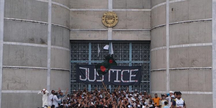 Muslim scholars urge Bangladesh Army to hold transparent elections after premier flees country