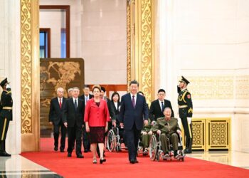 Xi awards national medals, honorary titles
