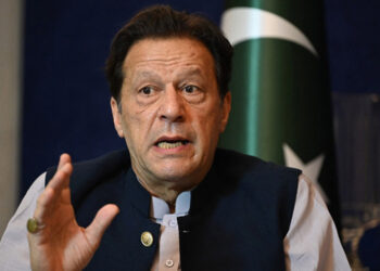 Imran backs KP CM, calls those apologising for his words ‘cowards’