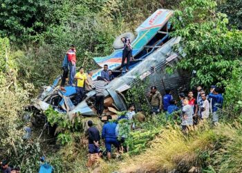 36 dead in bus crash in Indian Himalayas