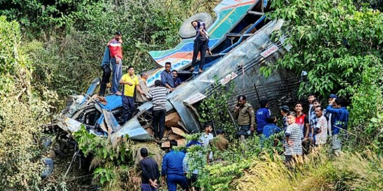 36 dead in bus crash in Indian Himalayas