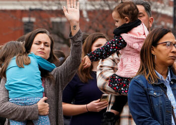 Investigators seek to salvage aircraft after deadly Washington crash