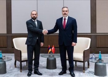 Turkish, Armenian foreign ministers discuss bilateral ties