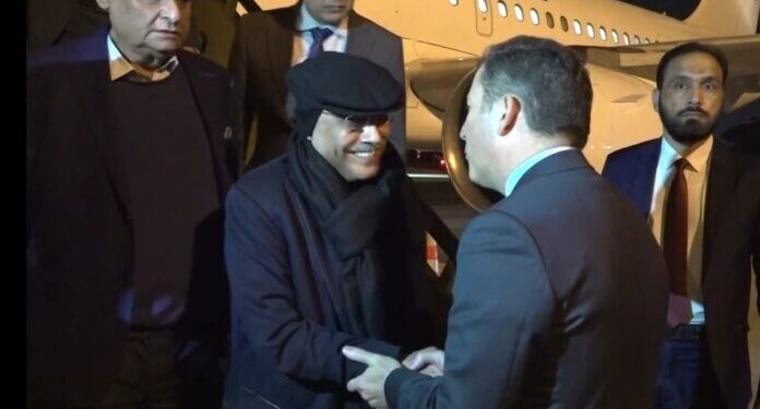 President Zardari meets Tayyip Erdogan in Istanbul en route to Portugal