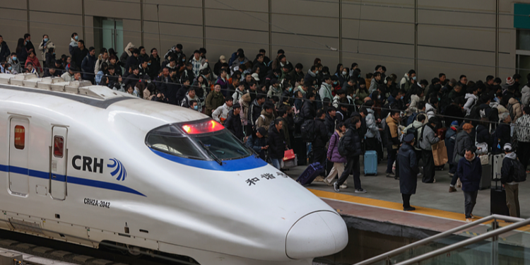 China’s railway passenger trips hit 726 million in first two months