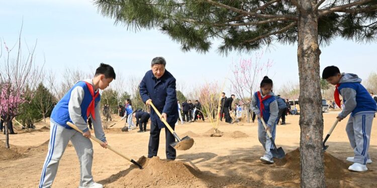 Xi stresses pooling strength to build Beautiful China