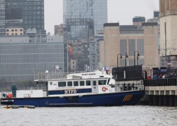 Helicopter Carrying Siemens Executive Crashes into Hudson River