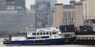 Helicopter Carrying Siemens Executive Crashes into Hudson River