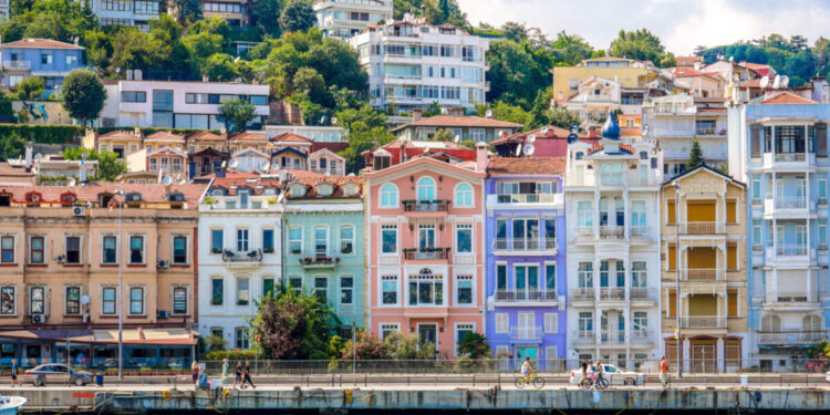 Magnitude 4.0 earthquake strikes off Silivri coast, felt across Istanbul