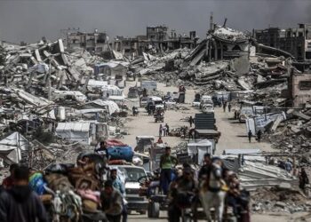 Over 300 famous figures call on UK premier to end ‘complicity’ in Gaza