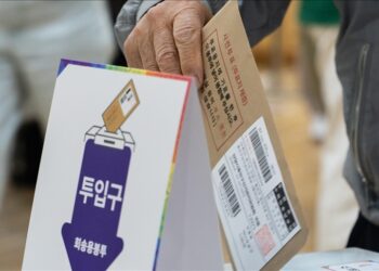 South Koreans vote in snap election to pick new president