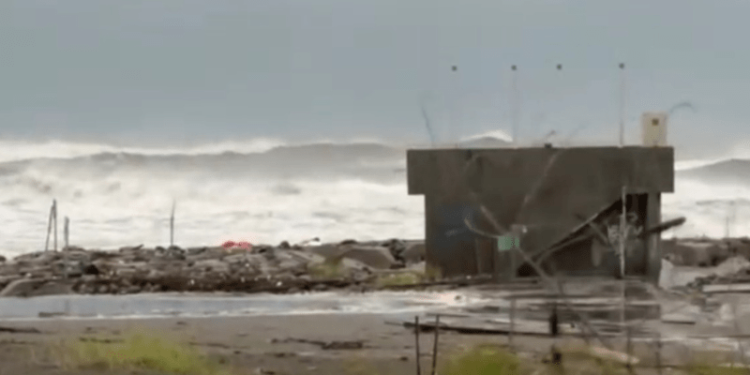 At least 2 dead, hundreds injured as Typhoon Danas lashes southern Taiwan with record winds