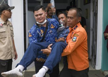 Indonesia free meals programme under fire after thousands sickened