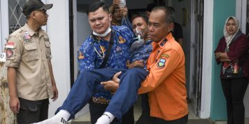 Indonesia free meals programme under fire after thousands sickened