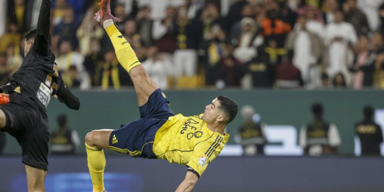Ronaldo, 40, scores spectacular bicycle kick
