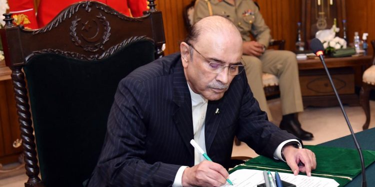 President Zardari felicitates Italian leadership on Republic Day